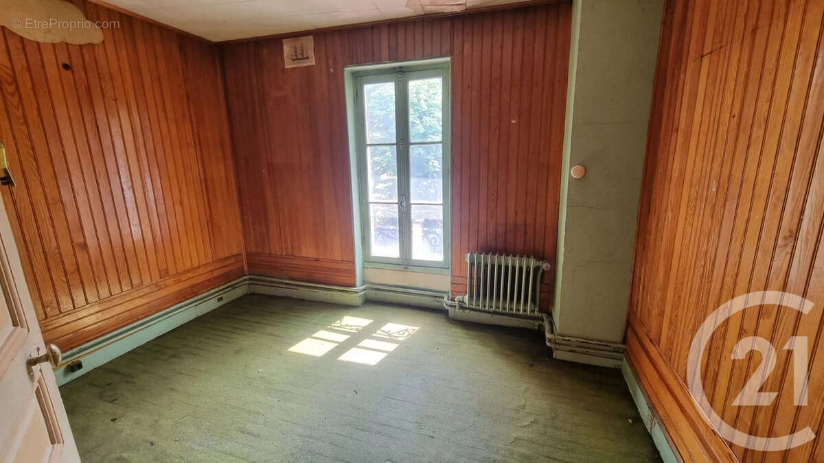 Maison à SAINT-MAUR-DES-FOSSES