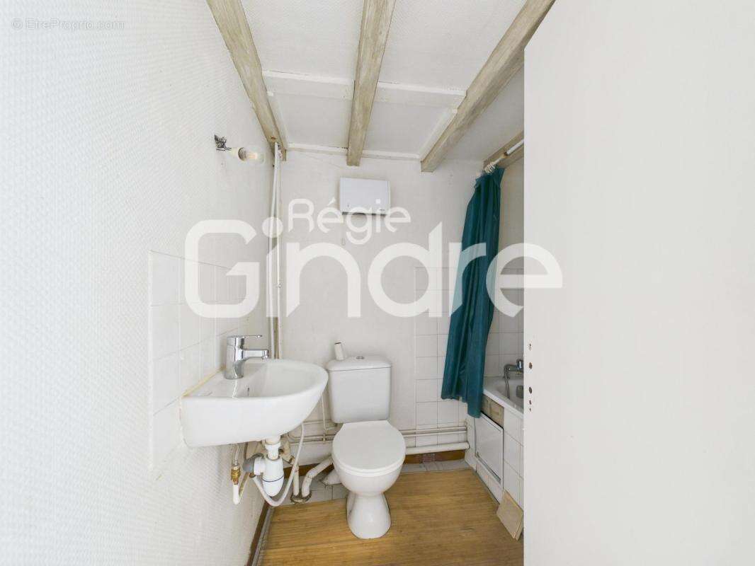 Vente - Appartement - 1 pièce + cuisine - 38 m² - 190 000 € - - photo 5