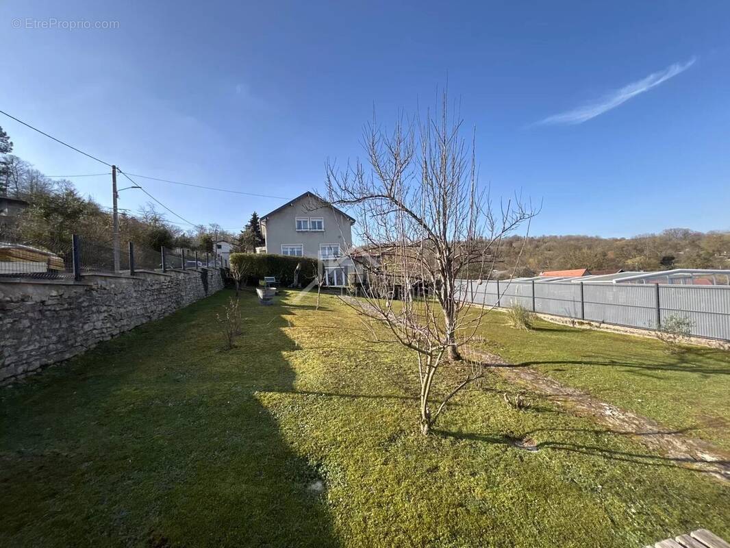 Terrain à JEZAINVILLE