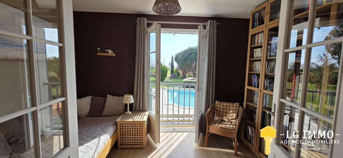 Maison à MORTAGNE-SUR-GIRONDE