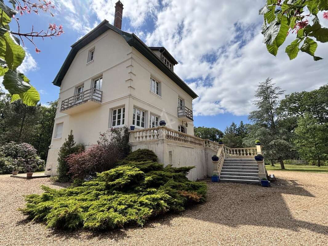 Propriete bourgeoise/ parc de 1.7 ha - photo 2