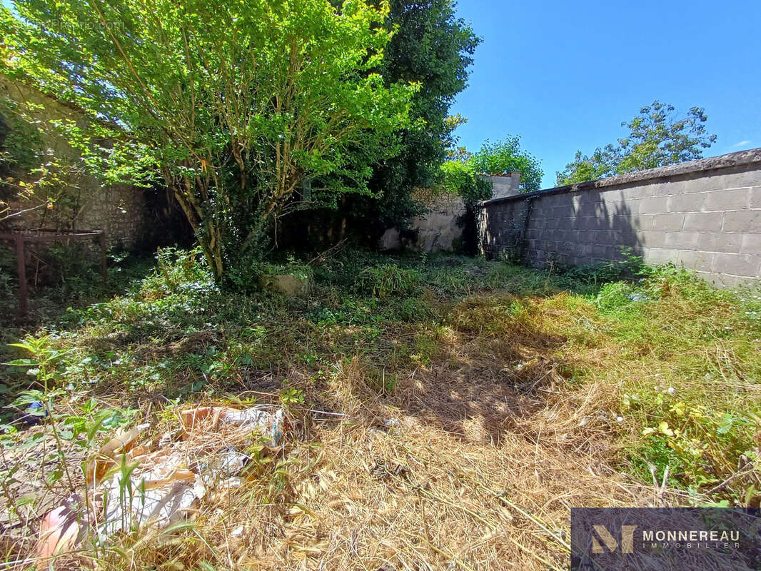 Maison à BAIGNES-SAINTE-RADEGONDE