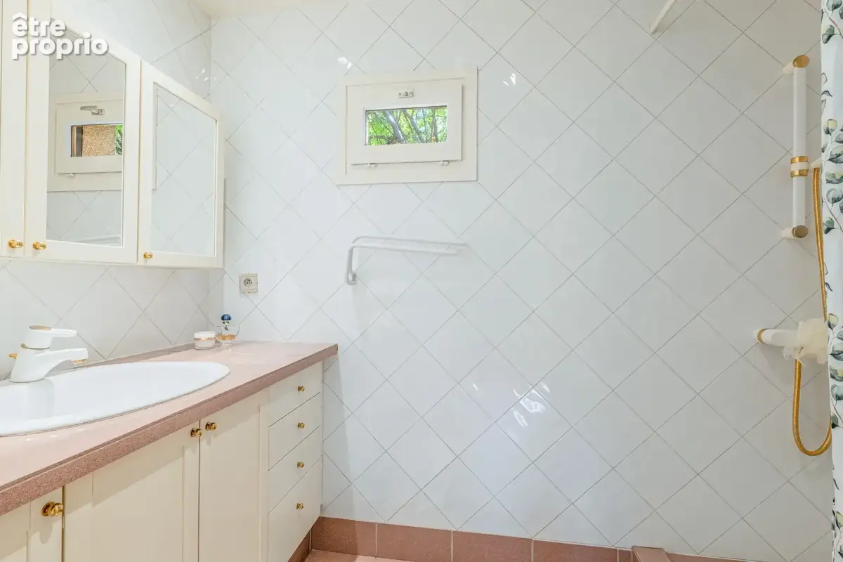 Maison à vendre 8 pièces CALUIRE ET CUIRE (69) Le Vernay, calme, sans vis à vis - photo 16