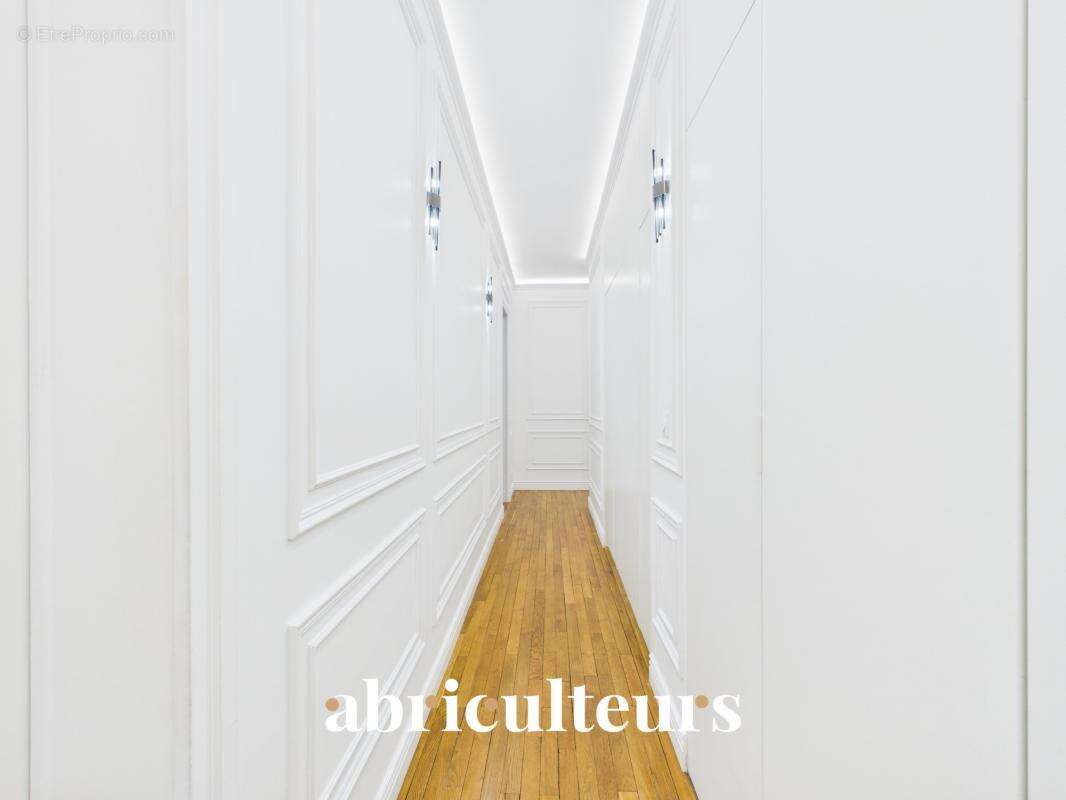 Appartement familial - 189 m² - 7 pièces - Charme de l'ancien en vente à Saint-Mandé (94160) - photo 11