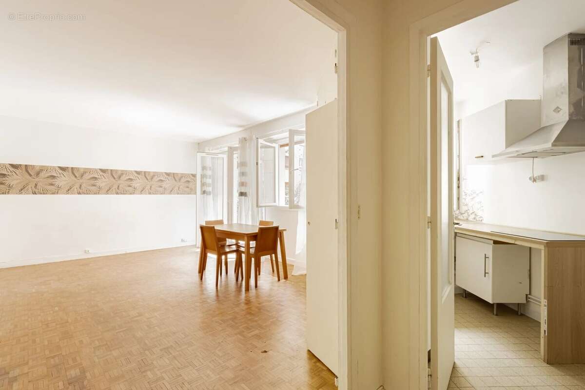 Appartement à PARIS-17E