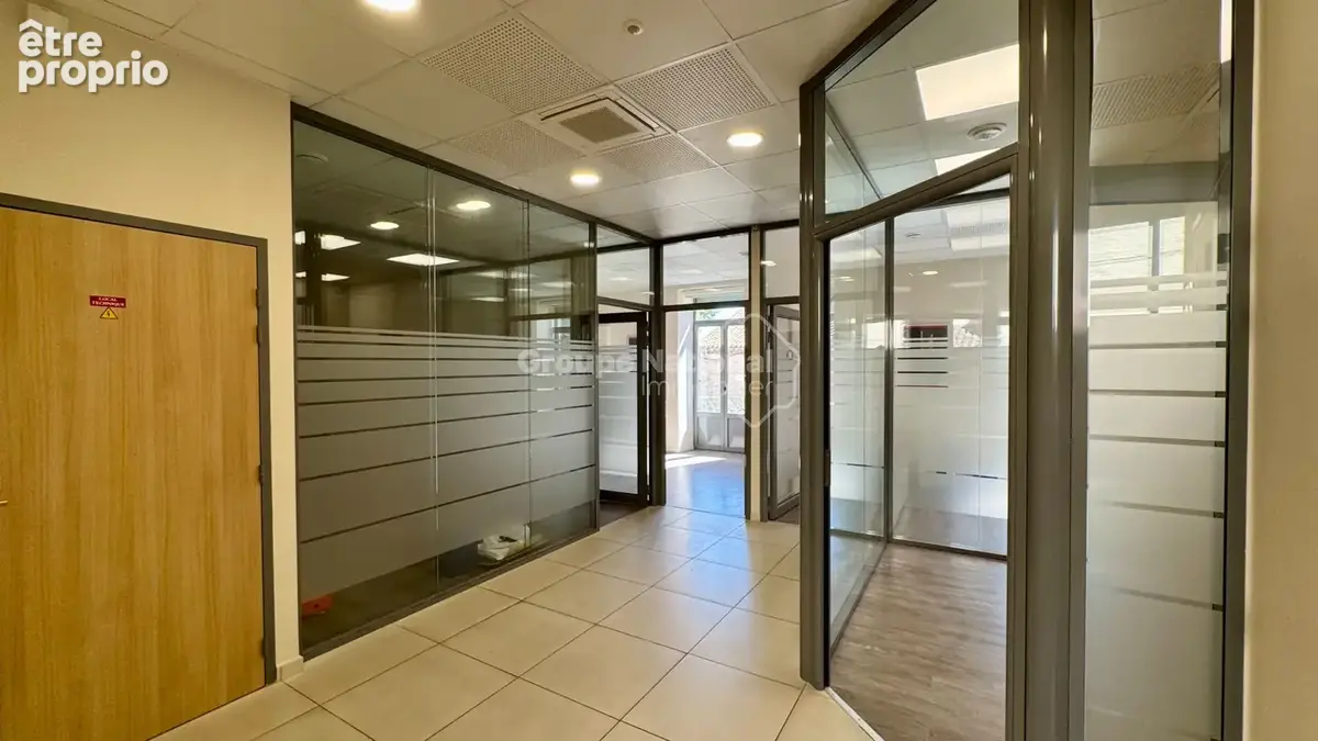 Local professionnel rénové - Centre de Marguerittes - photo 4