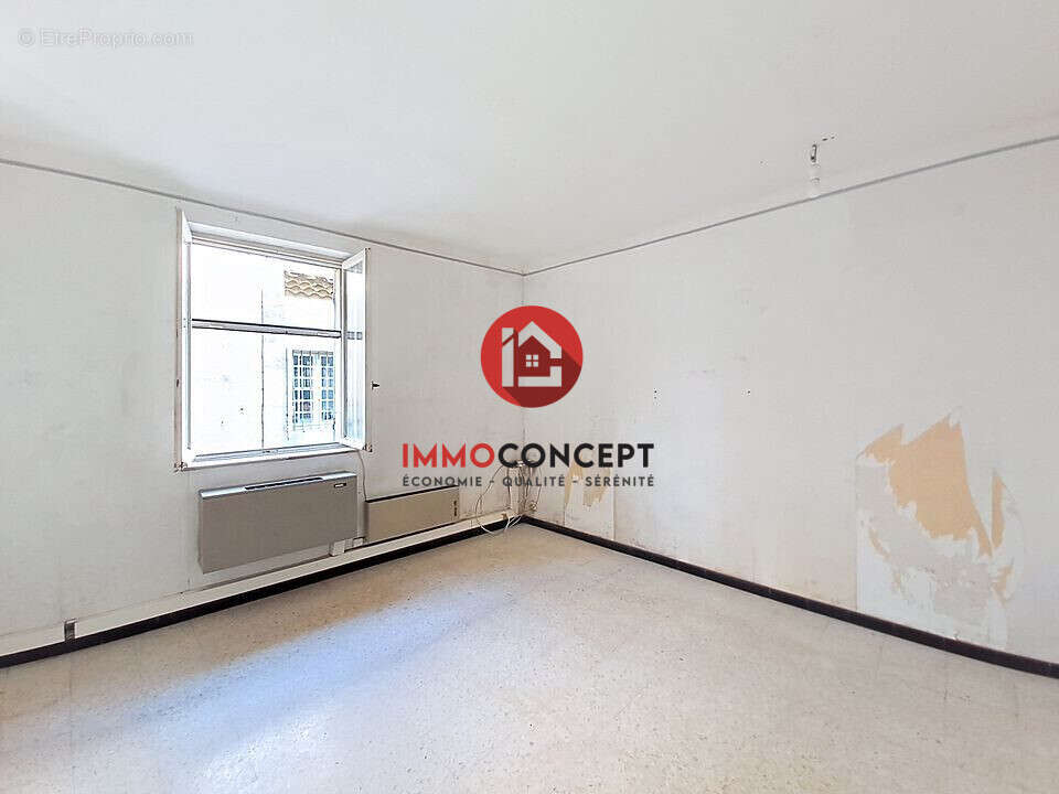 Appartement à ROQUEMAURE