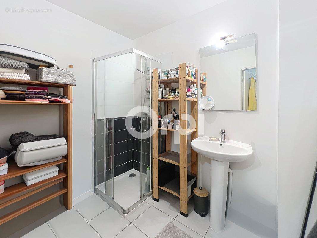 3 Pièces de 57 m²  avec 2 places de parking en sous-sol à Roquebrune-sur-Argens 83520  · Quartier Golf - photo 9