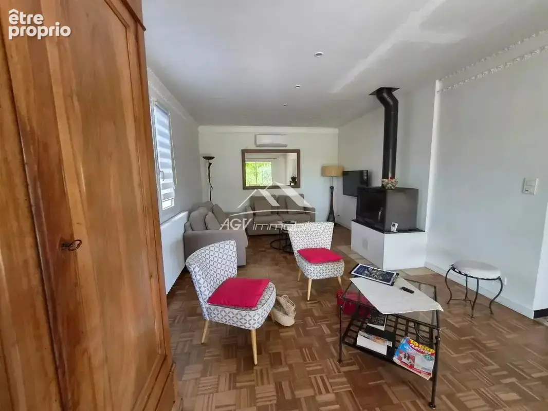 Maison avec garage , dépendance sur 2761 m² de terrain constructible - photo 9