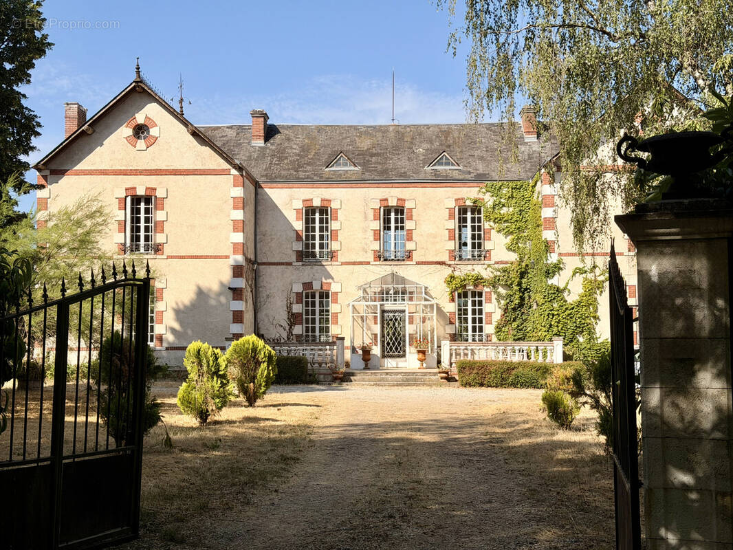 Maison 12 pièces 312 m² · à Chatillon-sur-Loire · 312 m² · 600 000 €