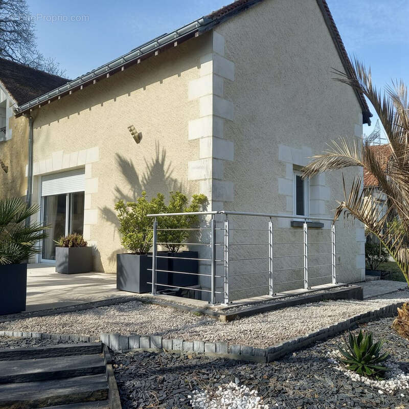 Maison à NOUZILLY