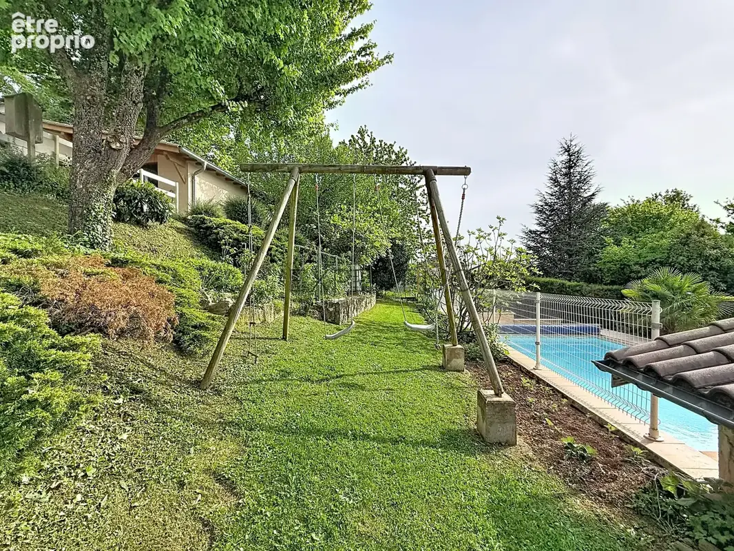Vue exceptionnelle, piscine et grands volumes : une maison familiale rare aux portes de Mâcon - photo 20