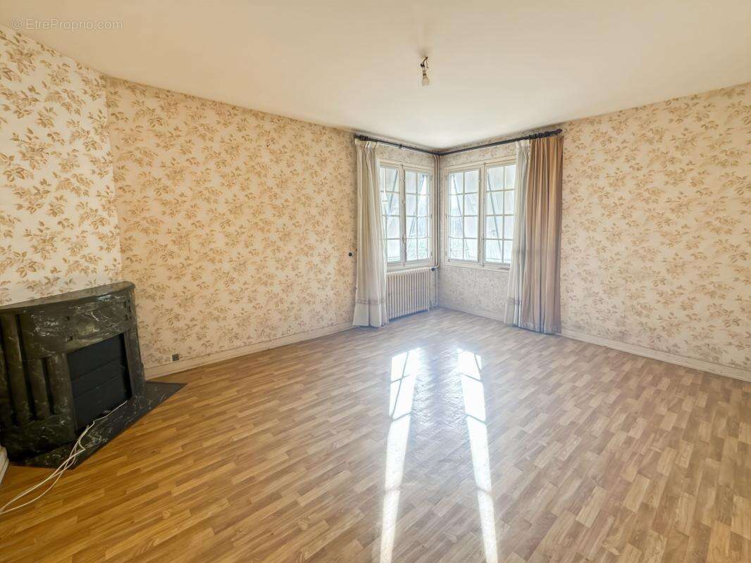 Maison à NEUVIC