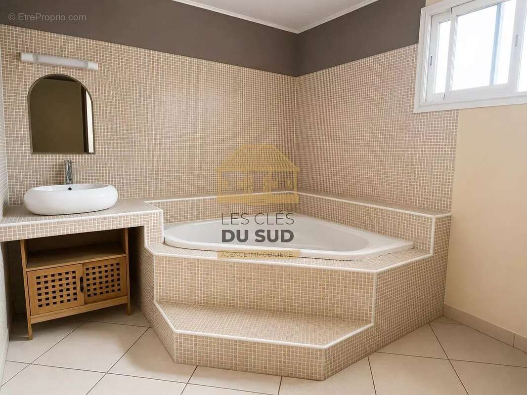 Maison T3/4 à vendre sur la Rivière Saint Louis- au calme avec jardin et terrasse - photo 5