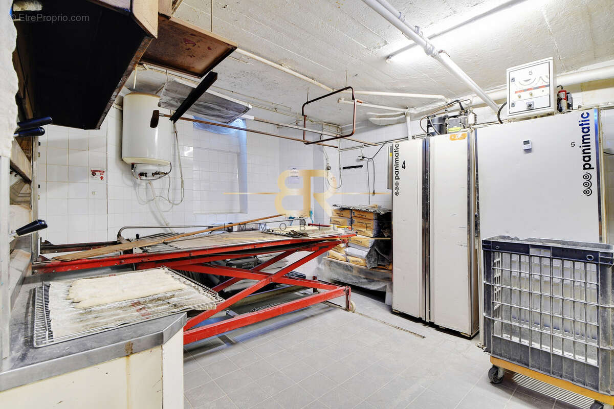 Commerce à COURBEVOIE