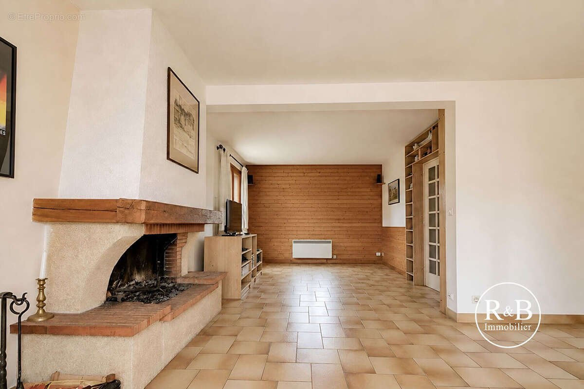 Maison à LES CLAYES-SOUS-BOIS