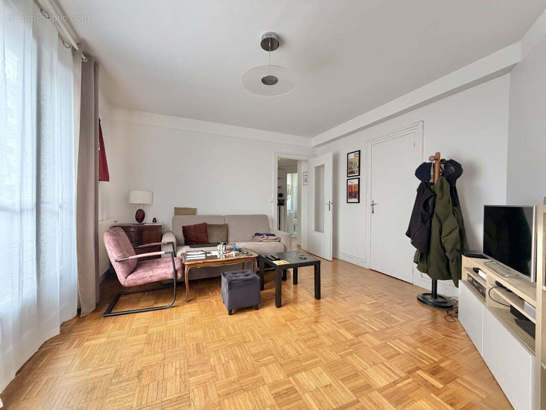 Appartement à LES LILAS