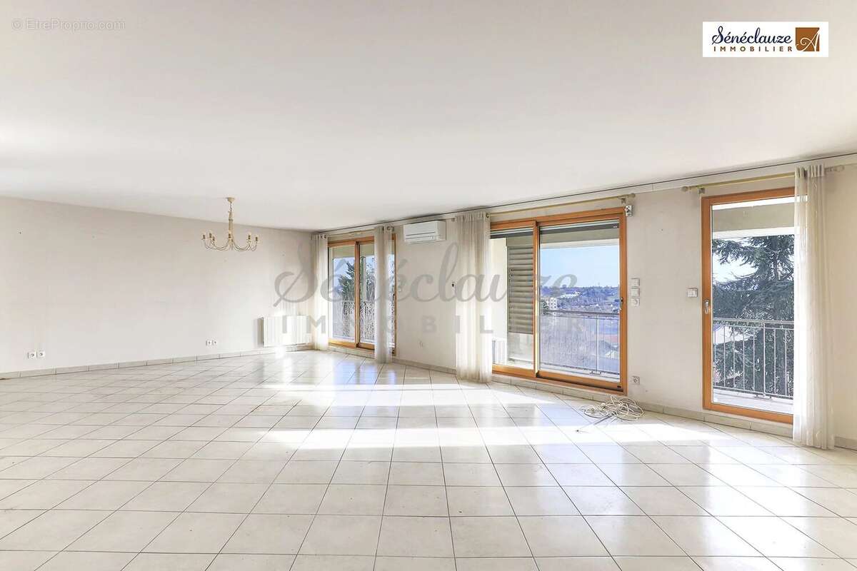 Appartement à SAINT-GENIS-LAVAL