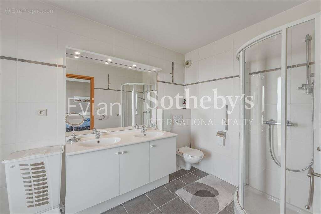 Evian centre ville appartement t4 vue lac - photo 10