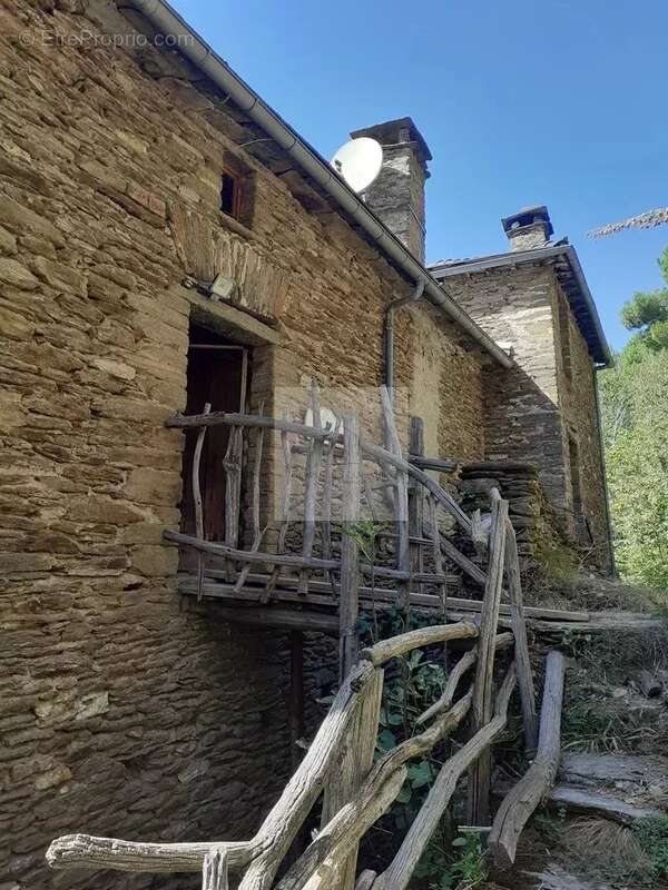 Maison à SAINT-GERMAIN-DE-CALBERTE