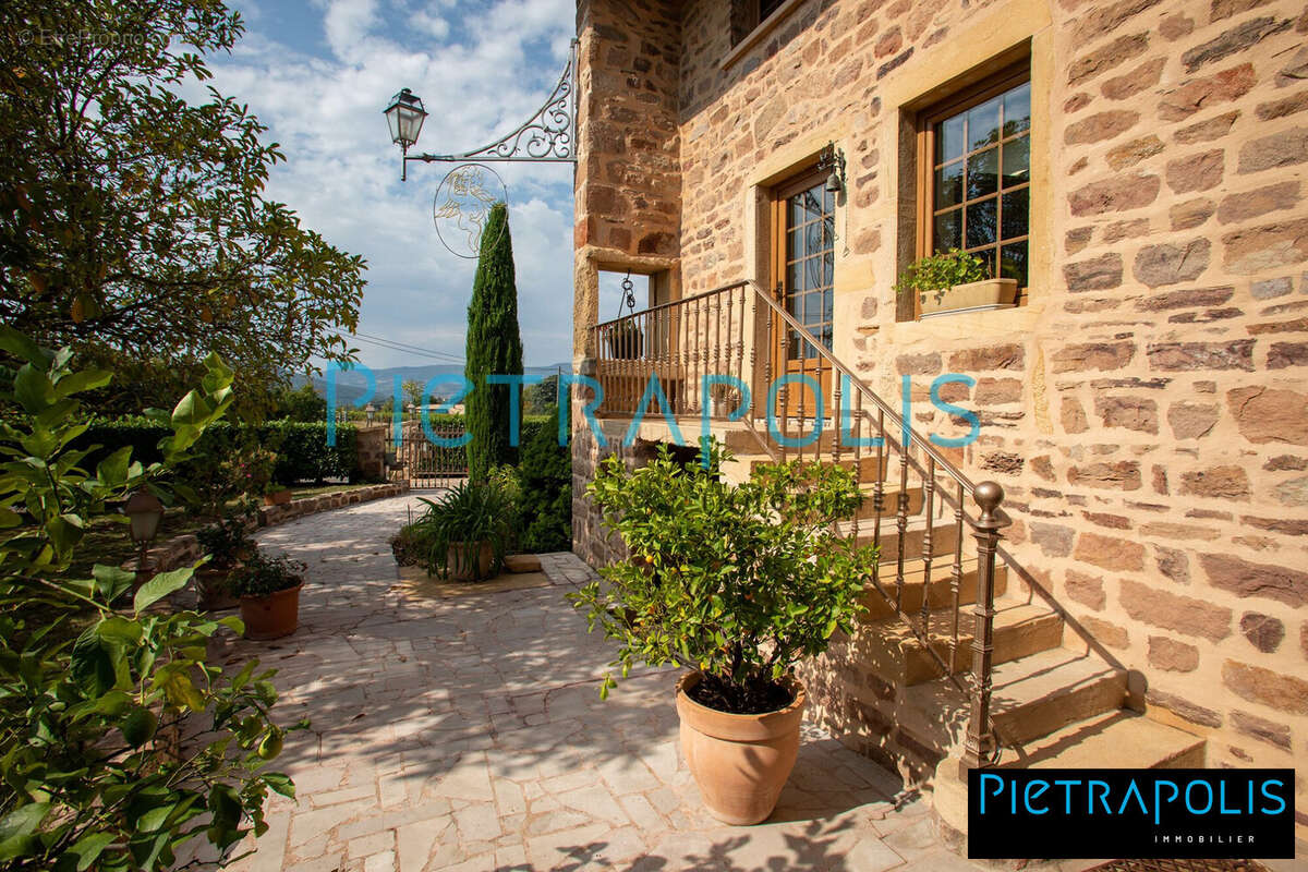 Maison à SAINT-AMOUR-BELLEVUE