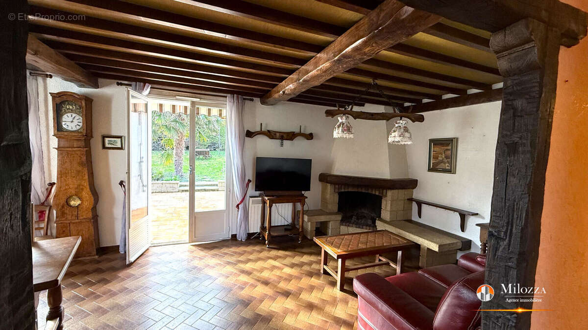 Maison à SAINT-PIERRE-DE-CHANDIEU
