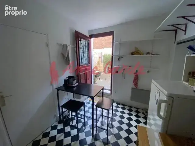 En rez-de-chaussée sur cour privative de 20m2 avec 2 caves - photo 5