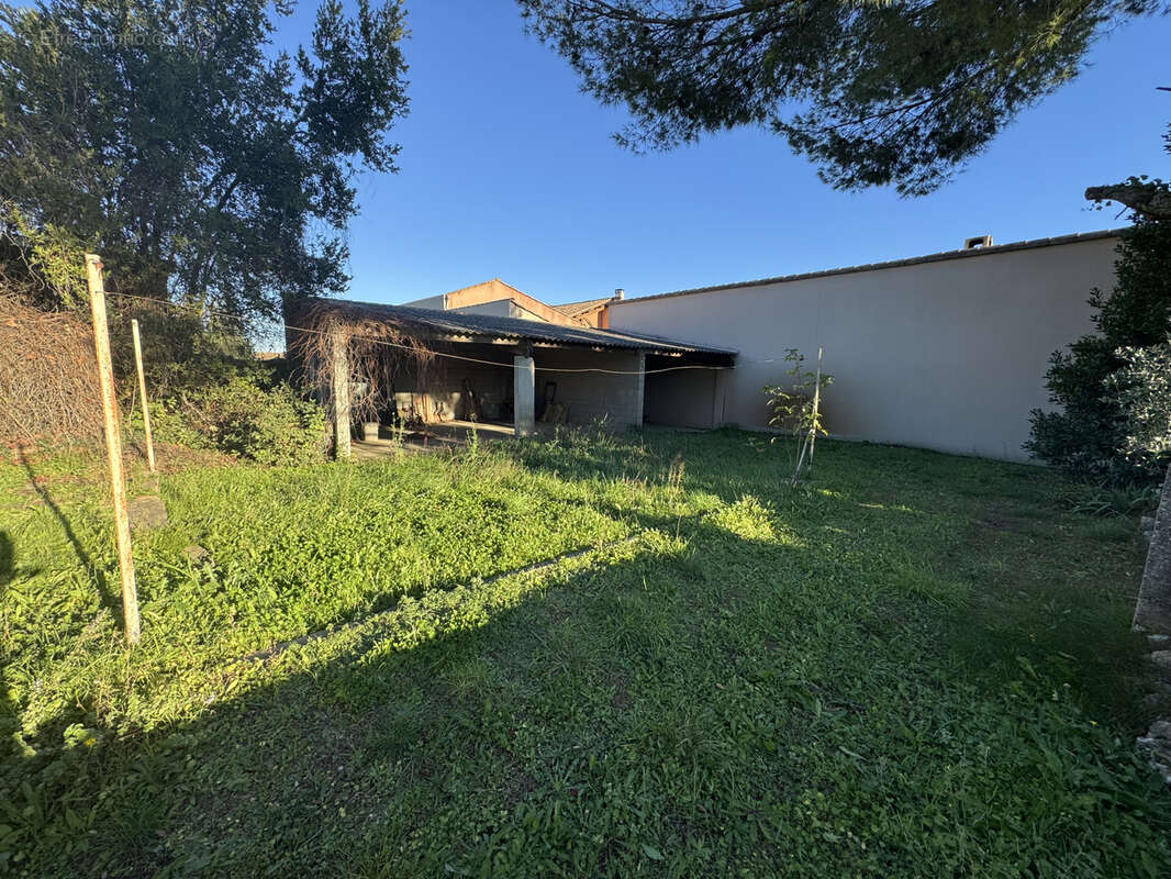 Maison à LAUDUN-L&#039;ARDOISE