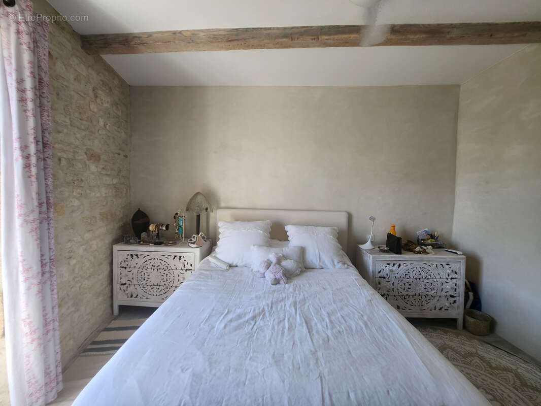 UZES Centre, Elégante maison de caractère d'exception, vendue meublée, jardin, terrasse et garage - photo 32