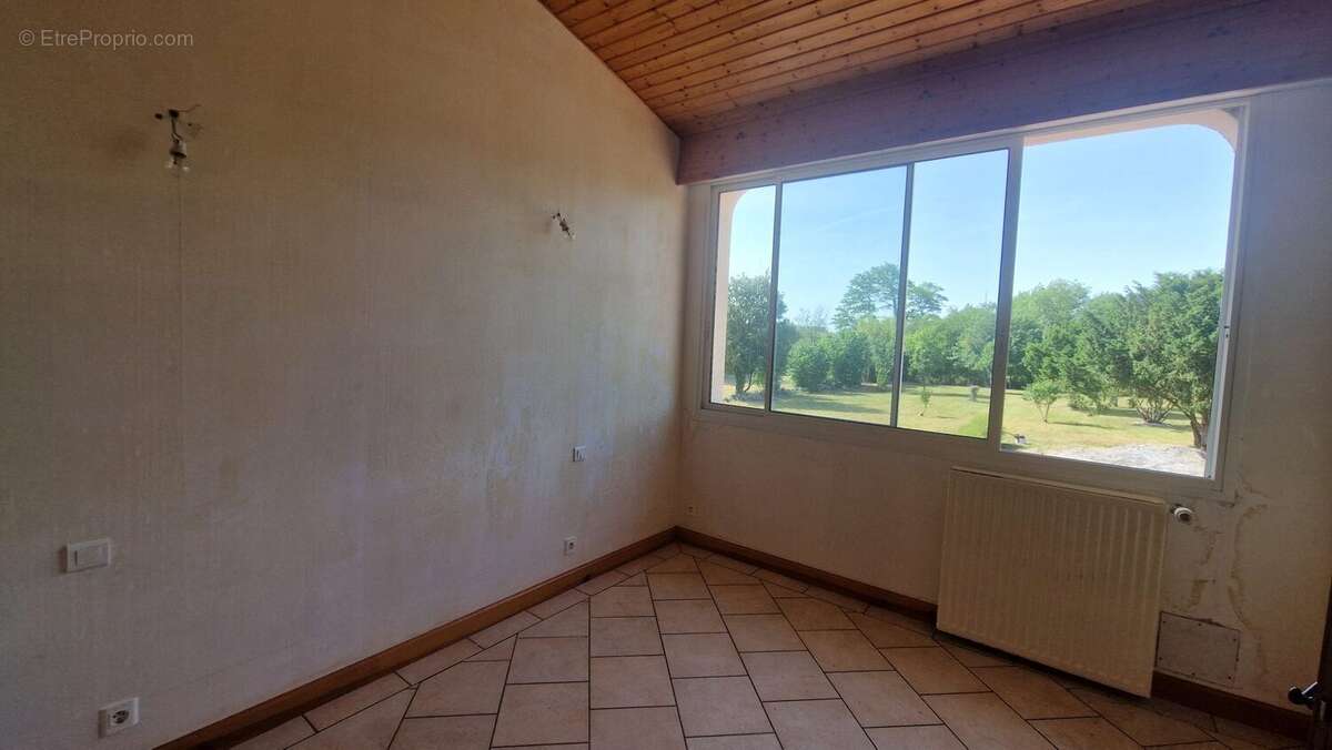 Maison 210 m² à Vallans  - photo 8
