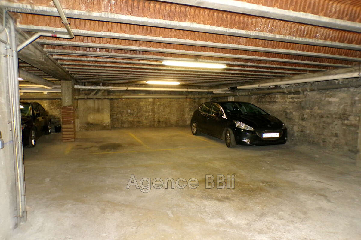 Parking à PARIS-14E