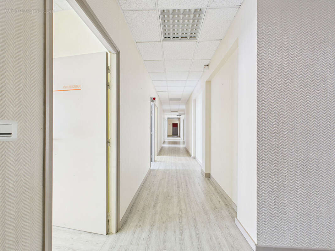 Commerce à TOURNON-SUR-RHONE