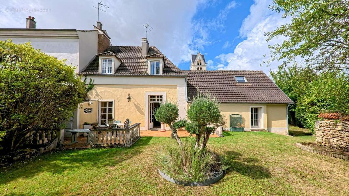 Maison à CHEVRY-COSSIGNY