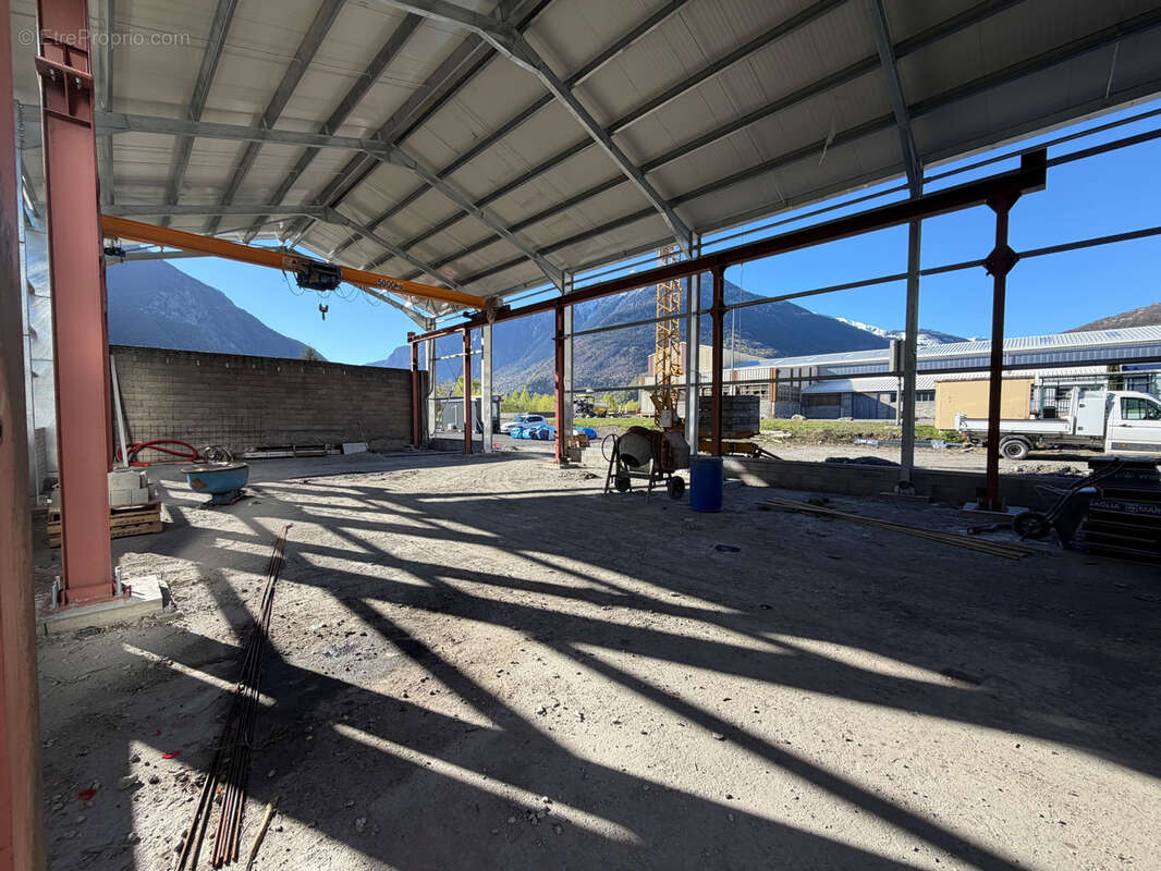 Commerce à SAINT-ETIENNE-DE-CUINES