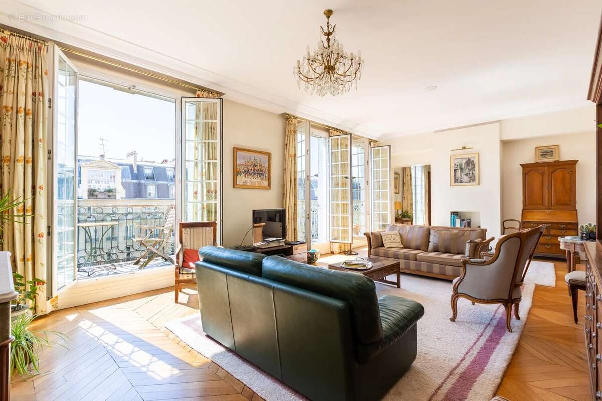 Appartement à PARIS-17E
