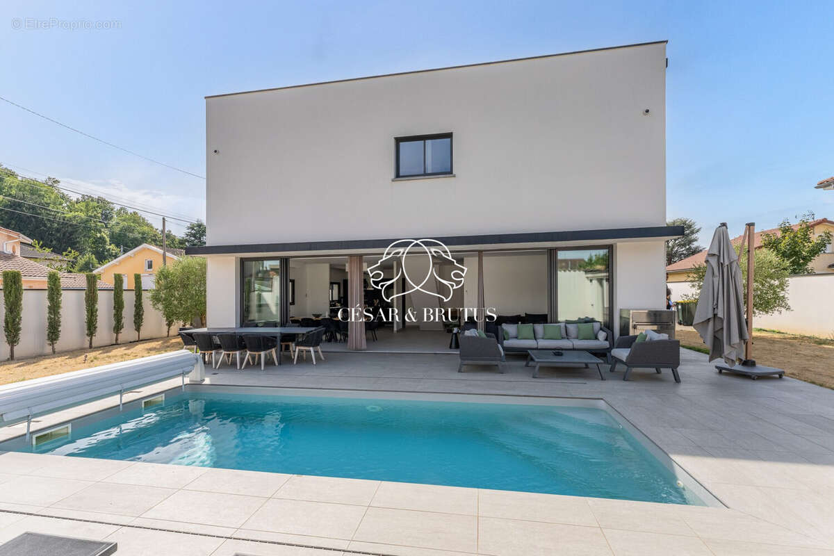 Maison 200 m² à Meyzieu  - photo 2