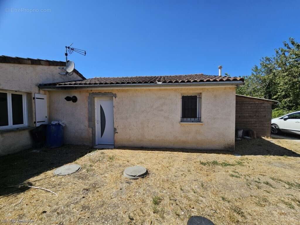 Pavillon de 3 Chambres avec Garage - 8km de Ruffec - photo 21