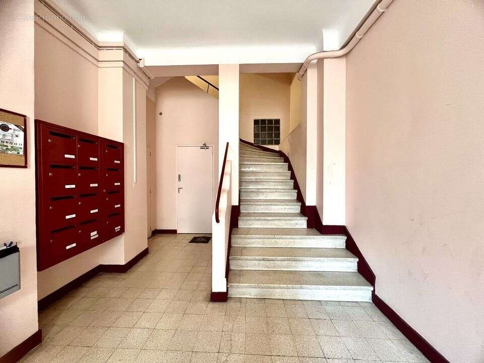 Appartement à MARSEILLE-5E