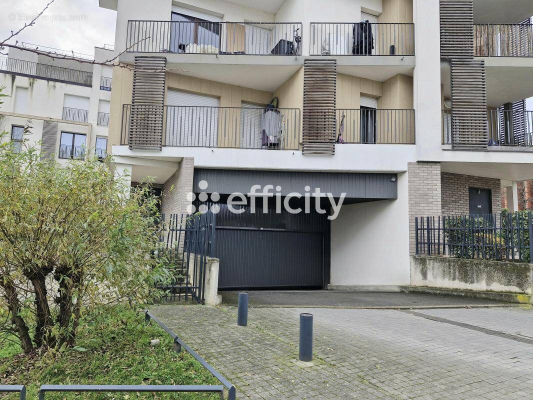 Parking à LES PAVILLONS-SOUS-BOIS