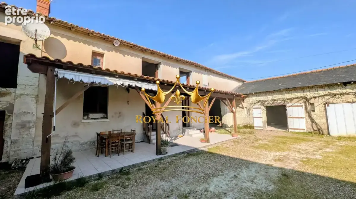 Corps de ferme de 88 m2 hab avec ses dépendances - Maison à SAINT-GENEST-D'AMBIERE