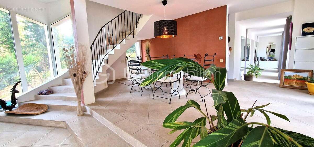 Mougins villa  au coeur d'une forêt, proche des commodités - photo 7