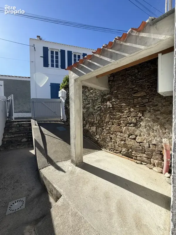 Maison au coeur de Port Joinville avec un joli jardin clos de murs de pierre. - photo 11