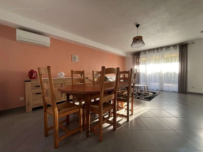 Maison à LA ROQUETTE-SUR-SIAGNE