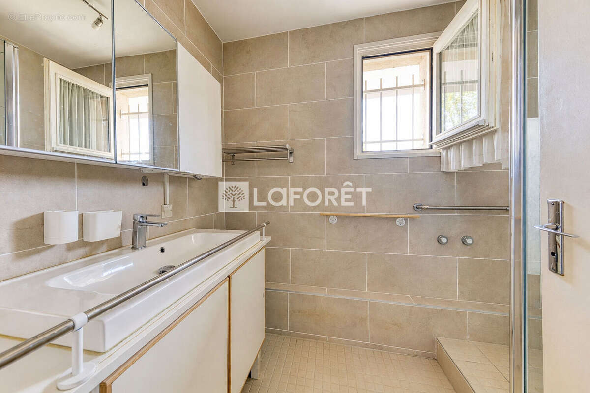 Appartement à EMERAINVILLE