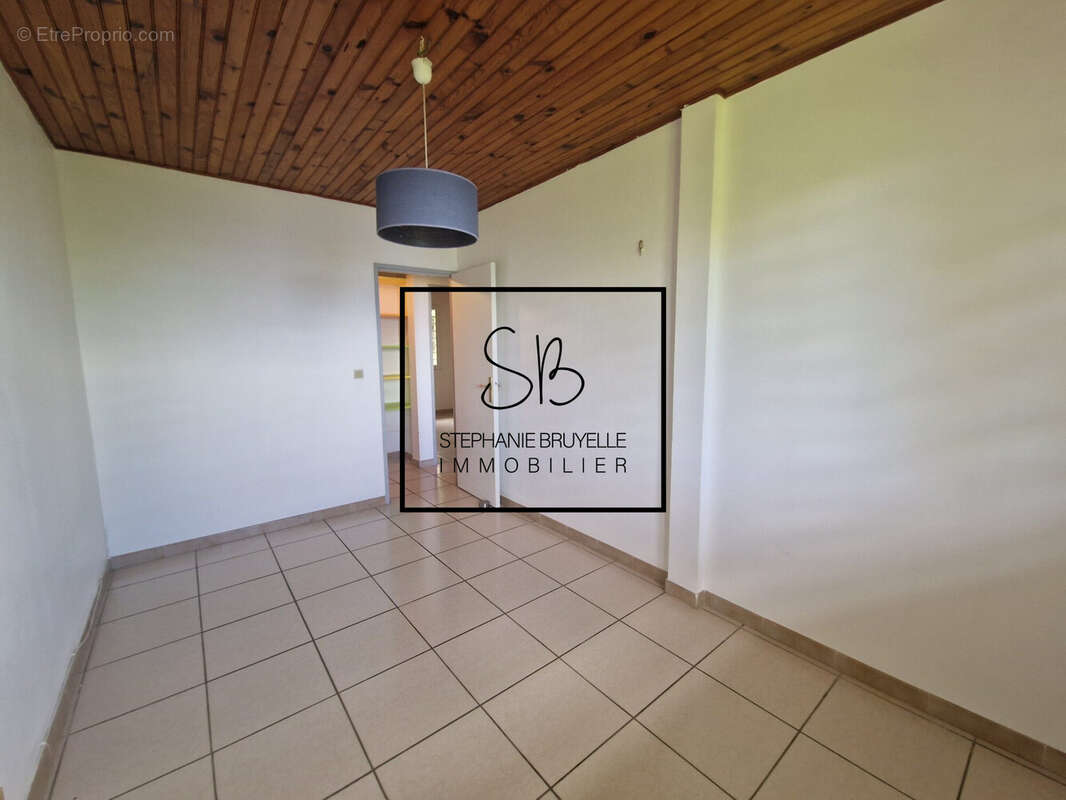 Maison 90 m² à Saint-Pierre  - photo 9