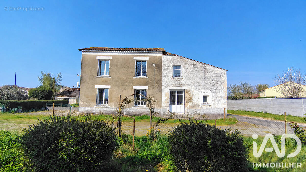 Photo 1 - Maison à FONTENAY-LE-COMTE
