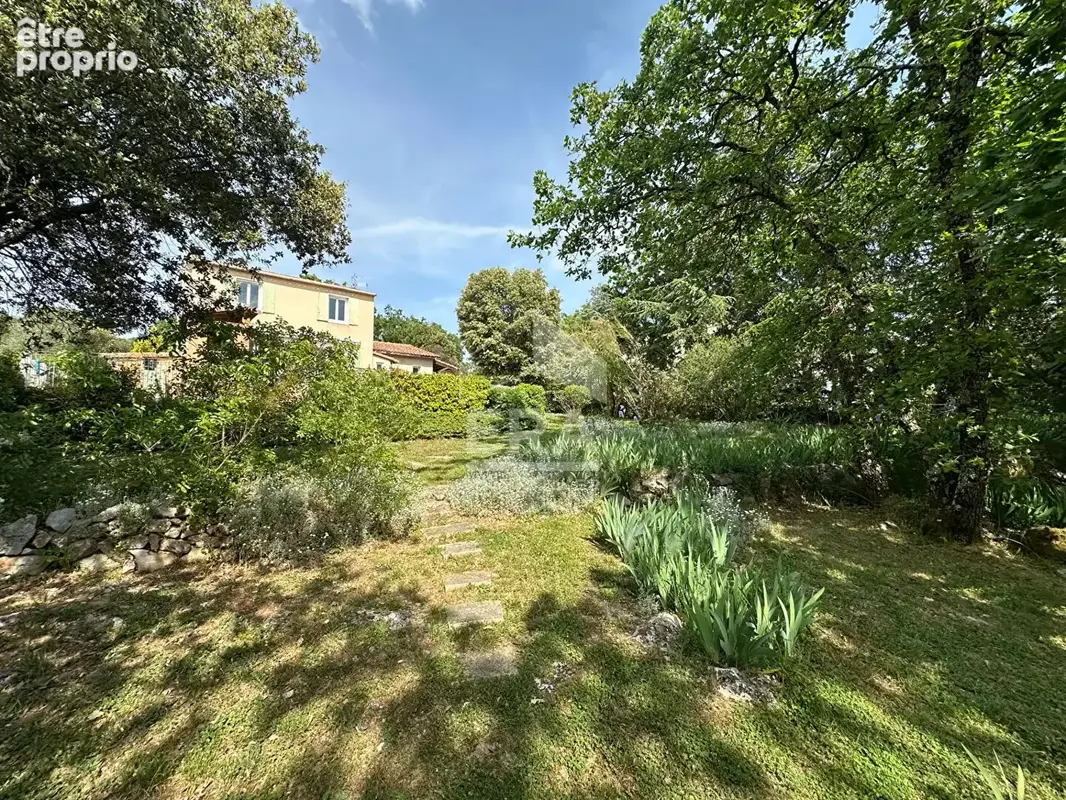 Photo Maison à Saint-Maximin-La-Sainte-Baume au prix de 480 000€