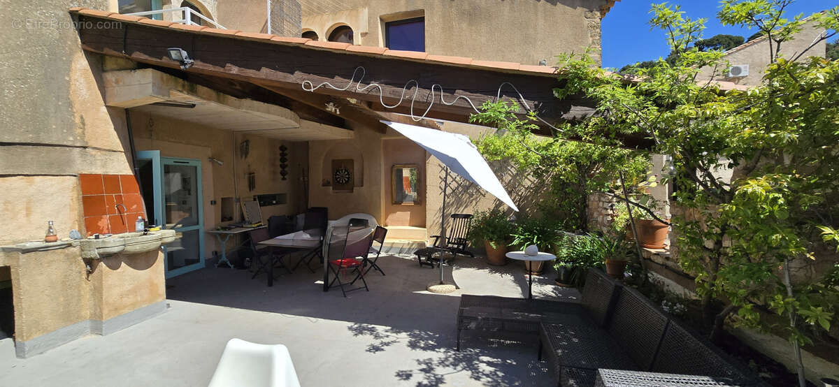 Maison à MONTPEYROUX