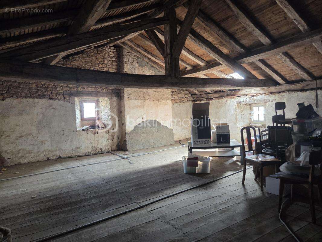 Maison à LIMALONGES