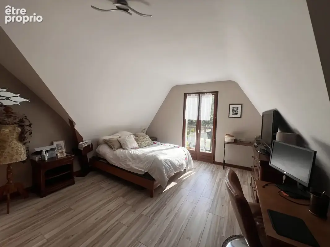 À Joué-Lès-Tours, maison avec piscine, belle véranda, 4 chambres à acheter - photo 8